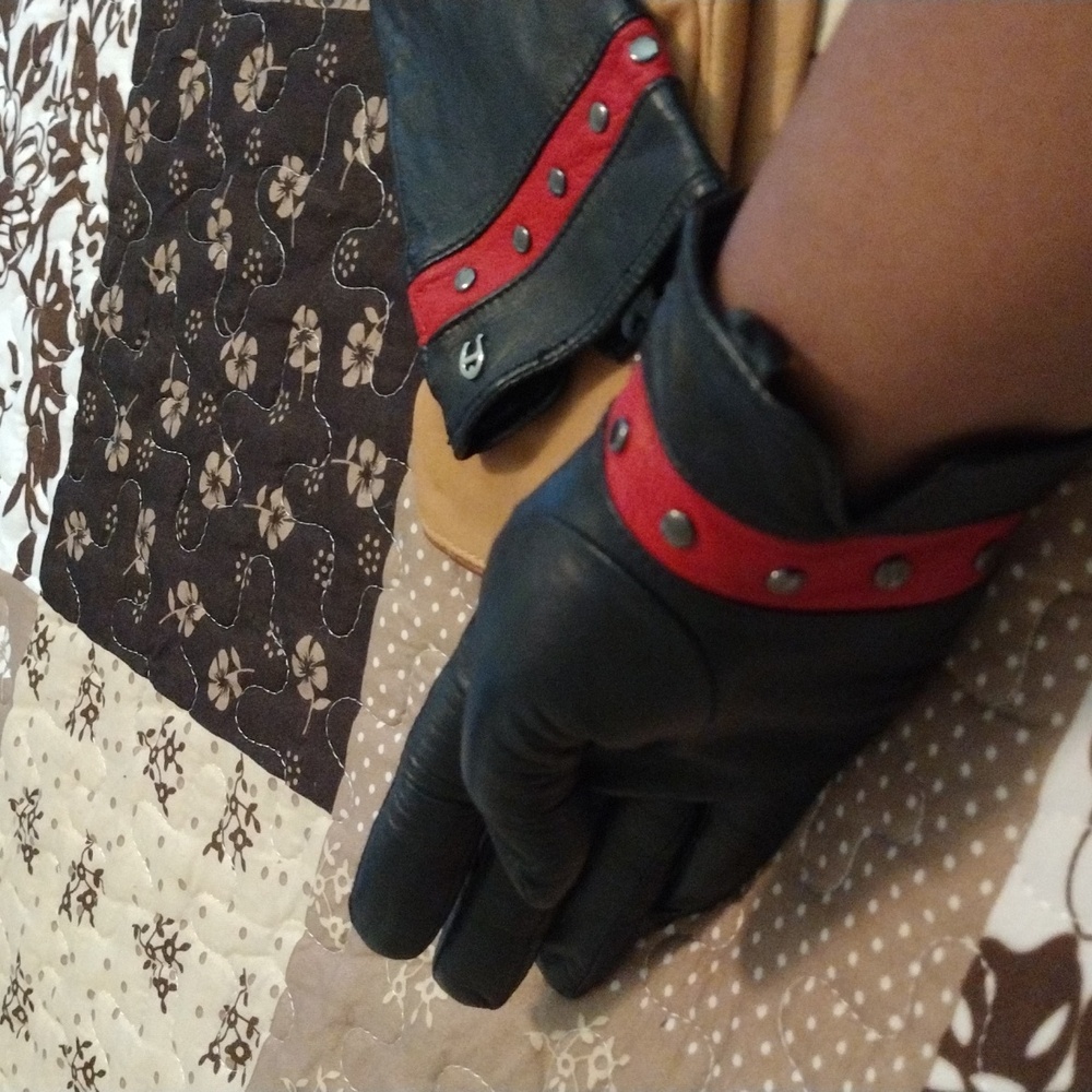 Leather Gloves - Picture 6 of 8
